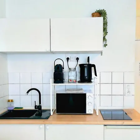 Vie Caennaise Au Port & Vaugueux * Caen