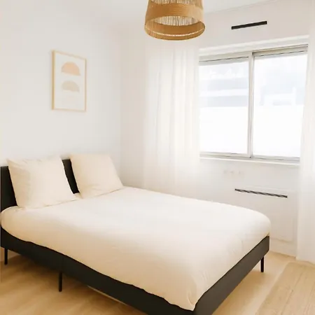 Vie Caennaise Au Port & Vaugueux Caen